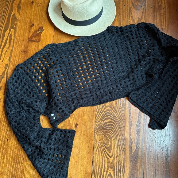 Cupshe Long Sleeve Cover-Up Crop Top 🖤 - Picture 3 of 7